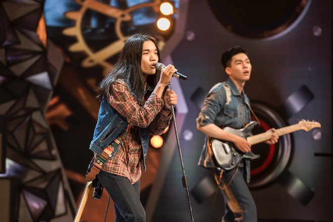 Màn trình diễn ấn tượng của Giấy Gấp với ca khúc 13 Giờ nhận được cơn mưa lời khen, điểm 9,75 từ HLV Đỗ Hoàng Hiệp, 2 điểm 9,5 từ 2 nữ HLV và điểm 9,25 từ HLV Đinh Tuấn Khanh.