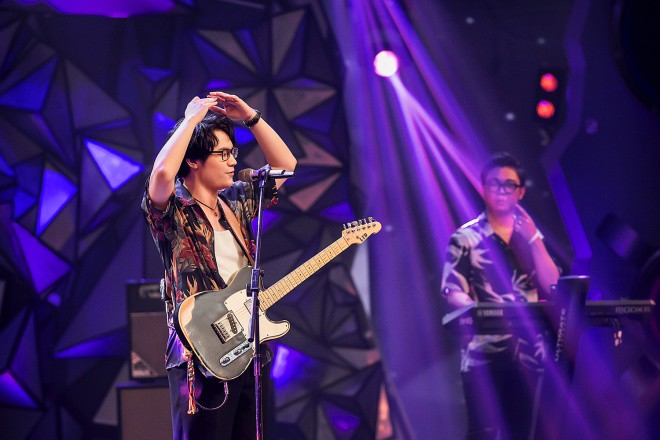 Mèow Lạc chọn làm mới ca khúc Những khung trời khác của nhạc sĩ Đỗ Bảo, nhận về 3 điểm 9 từ đội Phượng hoàng lửa và HLV Phạm Anh Khoa, 9,5 điểm từ HLV Trần Tuấn Hùng.