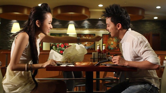 Hoá ra Cao Thái Sơn trao nhẫn cho Angela Phương Trinh 10 năm trước: Cảnh yêu đương gây sốt - 4