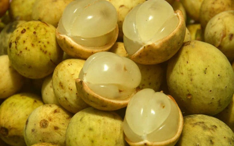 Đặc trưng của dâu Cái Tàu là quả lớn, vỏ rất mỏng, mọng nước, có vị ngọt, chua nhẹ.