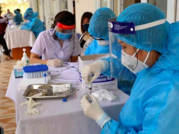 COVID-19 26/2: Số ca mắc mới cao kỷ lục, thêm bệnh nhân tử vong, địa phương chỉ đạo khẩn