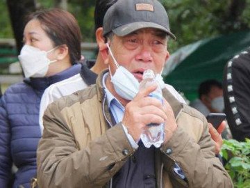                                   Đau xót tột cùng, đại gia đình có 8 người chết và mất tích trong vụ chìm ca nô ở Cửa Đại                              