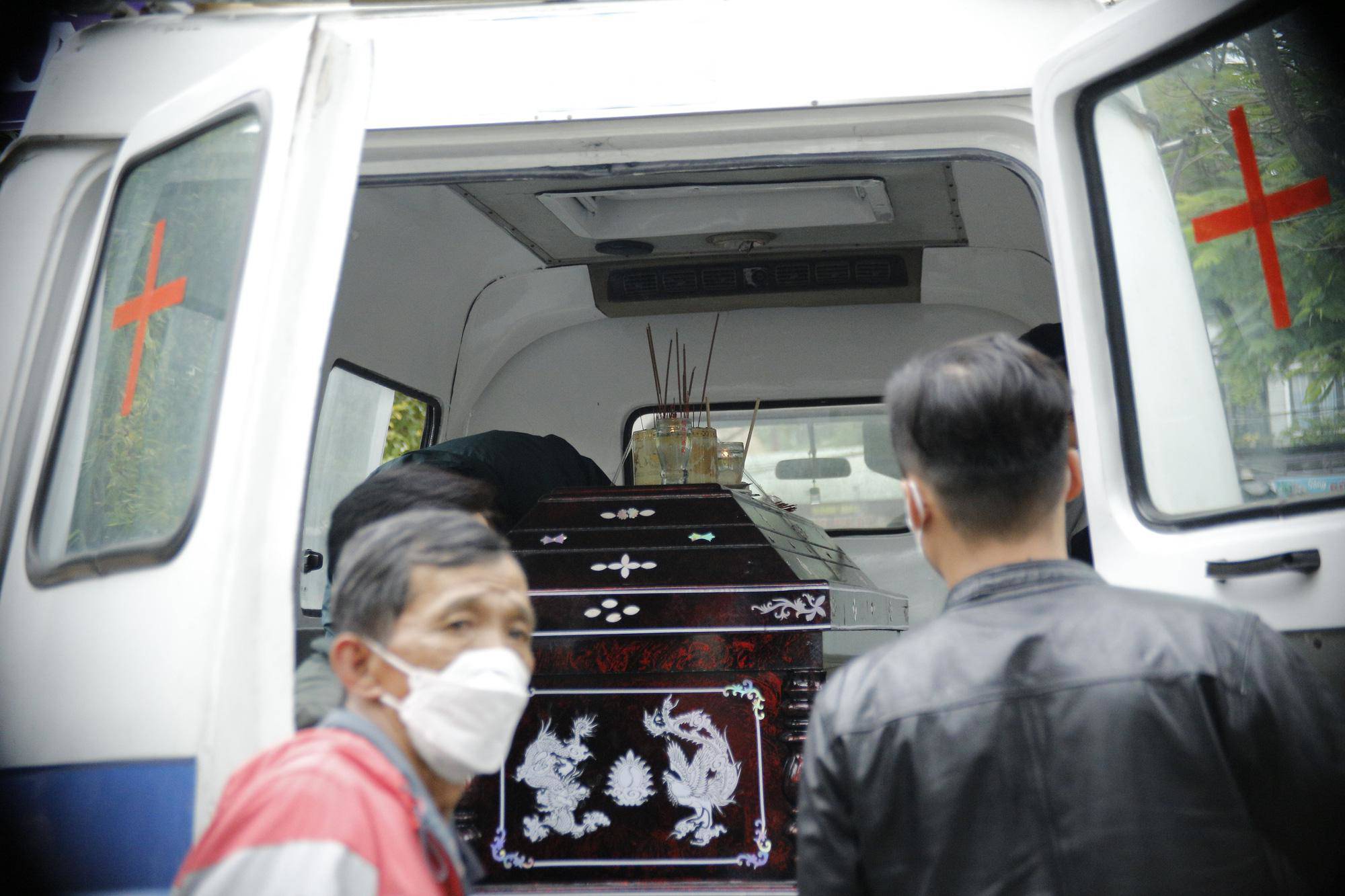 Đưa thi thể các nạn nhân về quê