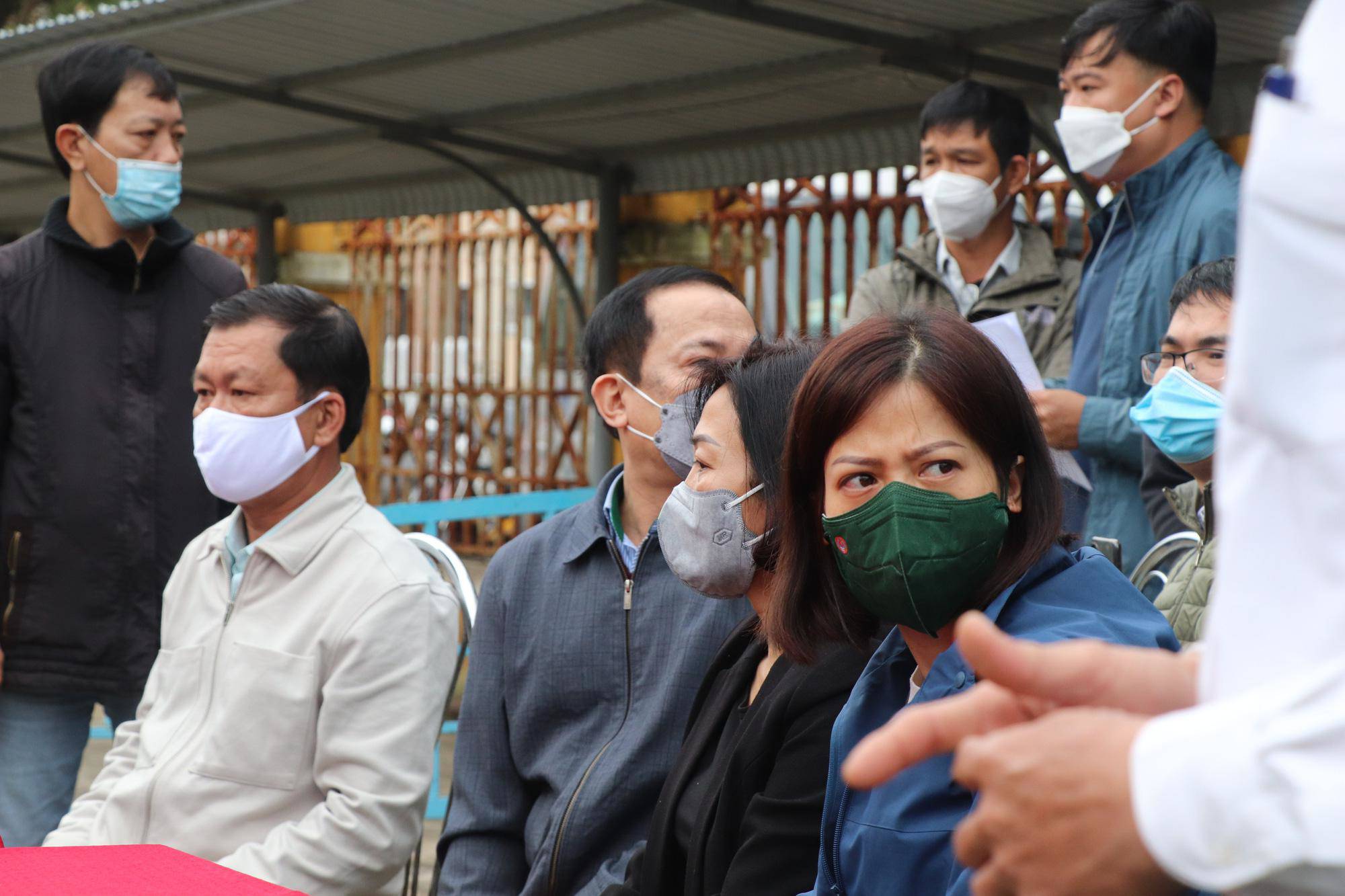 Vụ chìm ca nô ở Quảng Nam: Nỗi đau xé lòng tại nhà tang lễ Hội An - 10