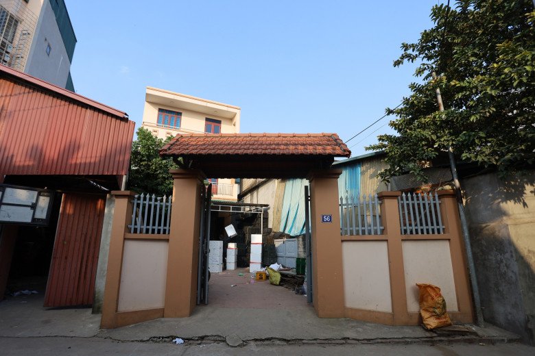 Vợ chồng ông Bắc xây dựng ngôi nhà mới vào năm 2018, ngôi nhà 3 tầng, bên trong nội thất đầy đủ. Đối với ông Bắc, đây là niềm tự hào vì ngôi nhà được làm từ những đồng tiền mồ hôi nước mắt, bao năm gom góp của hai vợ chồng. Ảnh: Nguyệt Minh