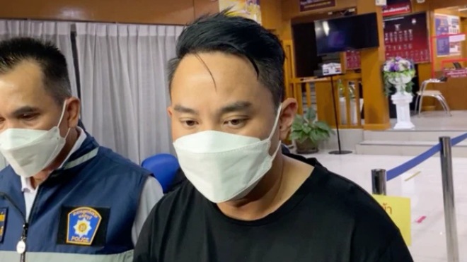 Por là người lái thuyền đã bị cảnh sát bắt giữ.