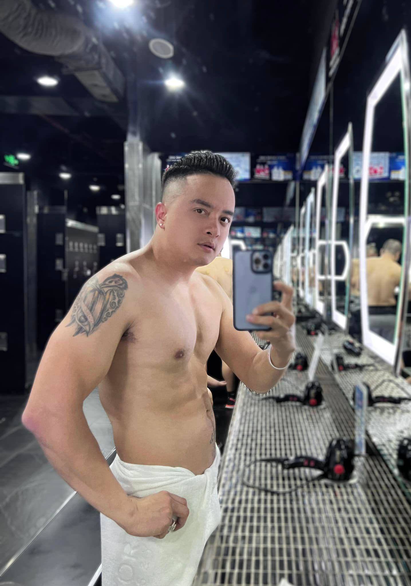 Cao Thái Sơn đăng ảnh khoe body sau khi kết thúc chuyện tìm hiểu yêu đương với Angela Phương Trinh.