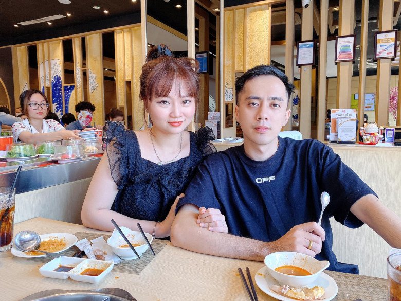 Trên trang cá nhân, Văn Tuệ Mẫn thường xuyên cập nhật cuộc sống hằng ngày của gia đình.