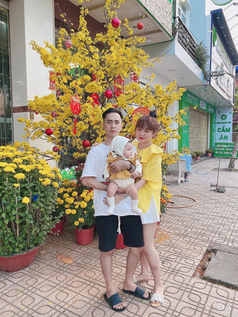 Gia đình hạnh phúc của Văn Tuệ Mẫn và Phong Nhã.