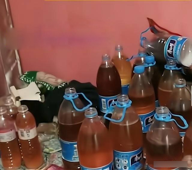 Chàng trai thuê nhà đột nhiên chặn số, chủ nhà trọ sững sờ khi mở cửa kiểm tra - 2