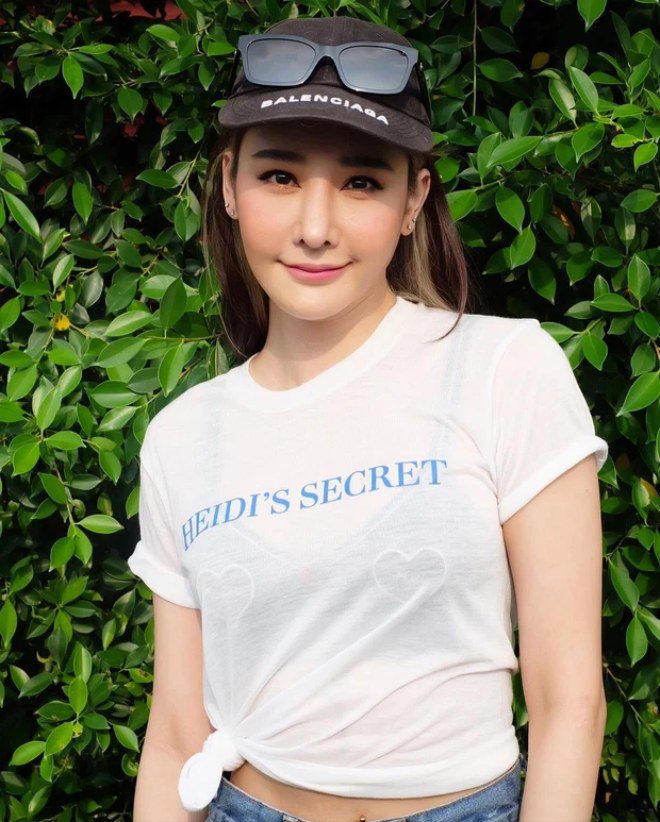 Những tình tiết mới liên quan đến chuyện Tangmo tử nạn trên sông vẫn được các báo cập nhật.