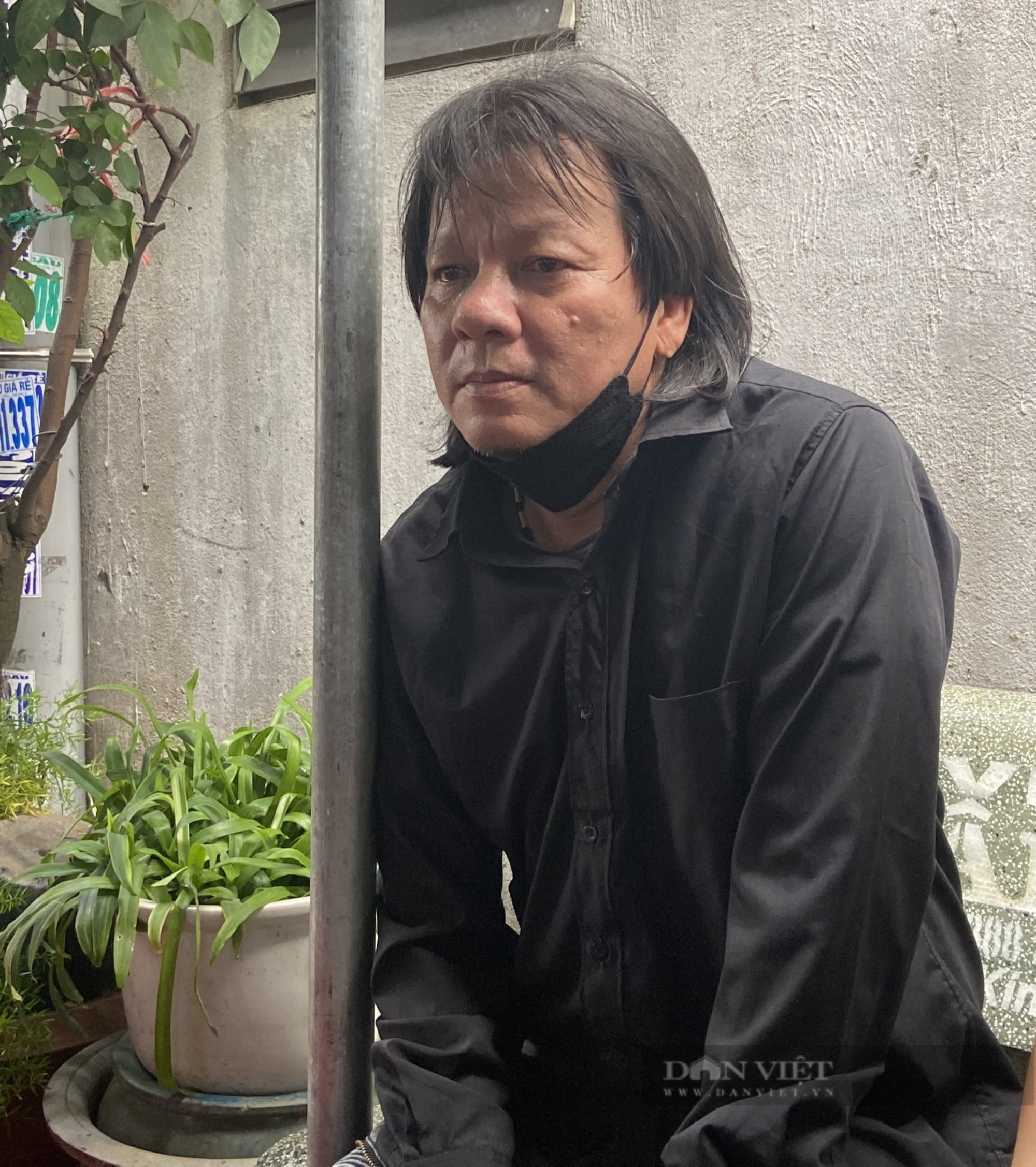 Mọi người lênh đênh giữa biển, cố gắng bám vào phần đuôi tàu để nổi lên mặt nước. Sóng cứ đập từng cơn, ai cũng mệt và đuối, uống nước rất nhiều. Cũng may tàu cứu hộ tới kịp, nếu không sự tình chưa biết sẽ xấu thế nào”.