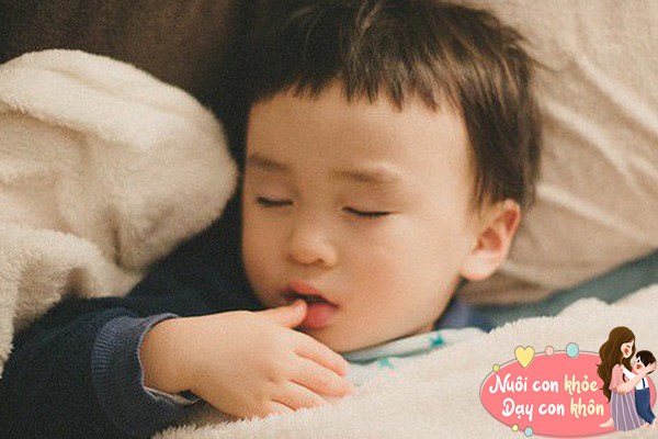 Trong quá trình trẻ phát triển, giấc ngủ đóng vai trò rất quan trọng, trẻ ngủ đủ giấc sẽ giúp đôi mắt trông khỏe mạnh, đầy sức sống hơn.