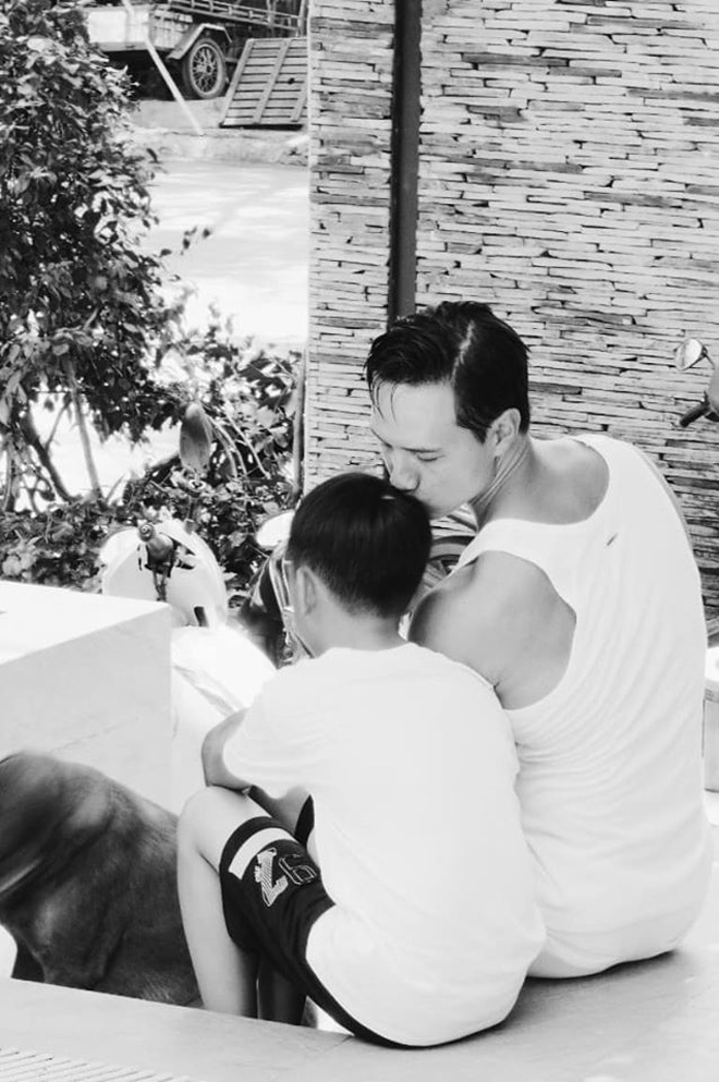 Những lần Hồ Ngọc Hà xuất hiện bên Kim Lý nơi công cộng làm nhiều người amp;#34;đỏ mặtamp;#34; - 17