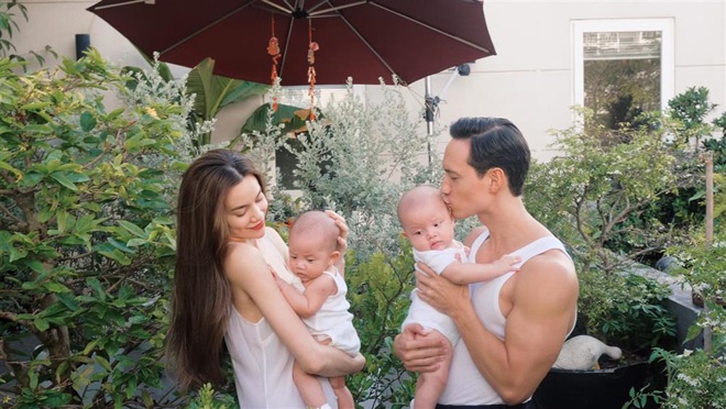 Không ngại chia sẻ cuộc sống gia đình với công chúng, cặp đôi đang tận hưởng hôn nhân viên mãn bên các con.