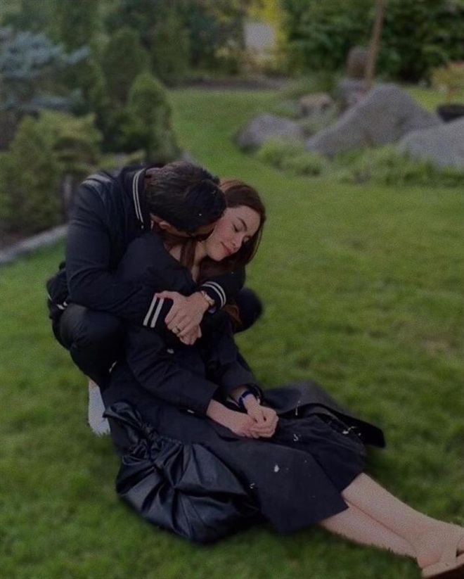 Kim Lý tranh thủ mọi khoảnh khắc để thể hiện tình cảm với người bạn đời.