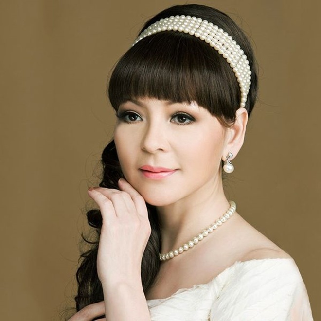 Cô uống thuốc ngủ để tự vẫn nhưng được bà vú phát hiện.