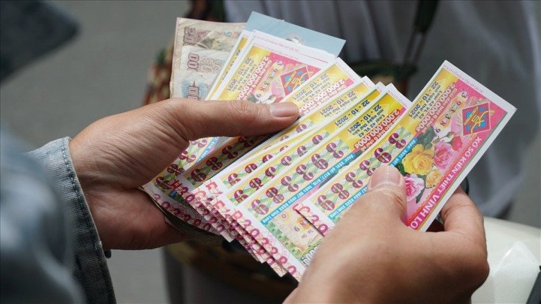 Tháng 10/2015, anh H mua tấm vé số của đài Vĩnh Long rồi bất ngờ trúng 2.7 tỷ đồng.