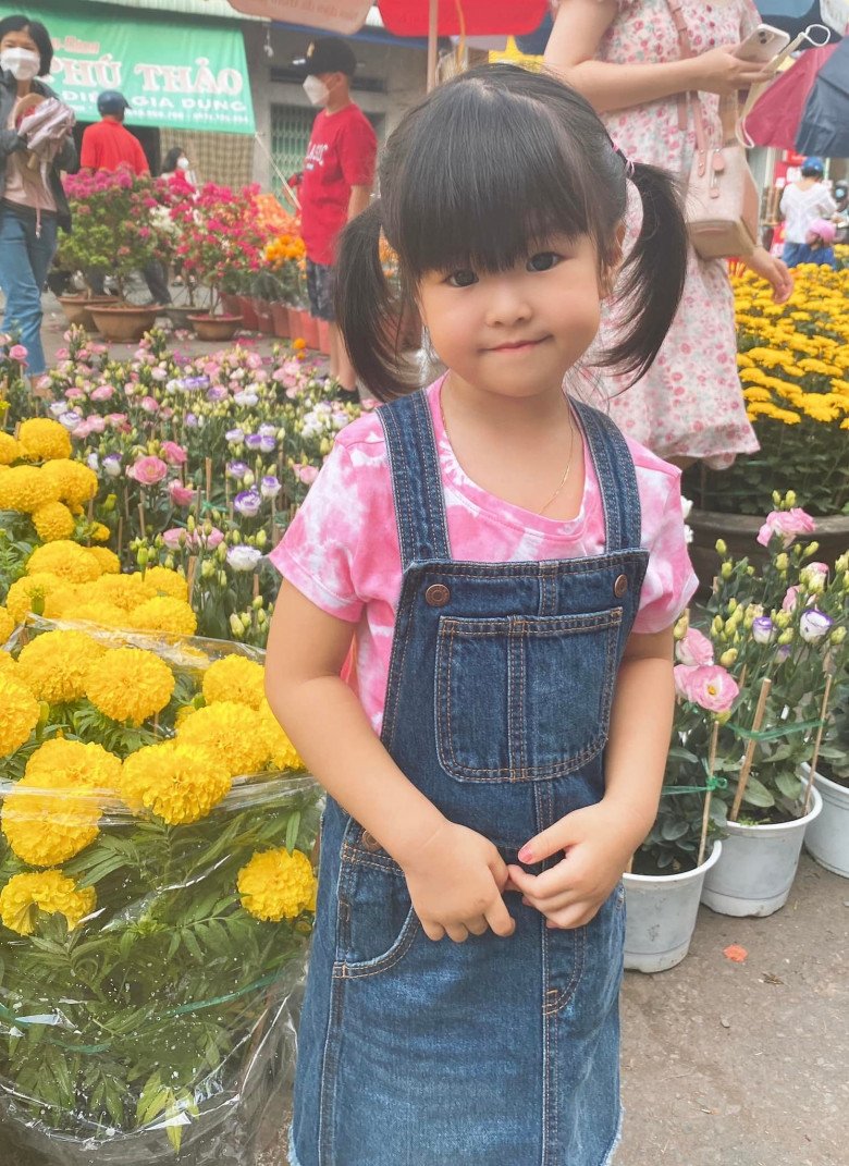Con gái Lê Phương và chồng kém 7 tuổi càng lớn càng xinh, giống bố y đúc - 11