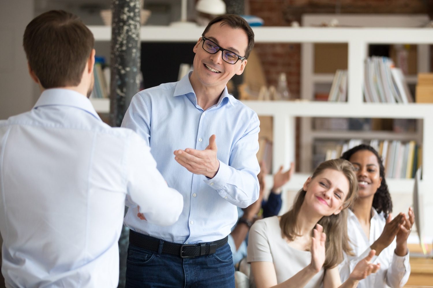 Những dấu hiệu rõ ràng chứng tỏ sếp quý bạn - 1