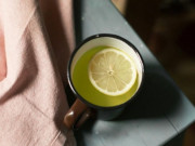 Sức khỏe - Sáng thức dậy nên uống gì đầu tiên? Thứ tốt nhất không phải nước chanh ấm hay mật ong