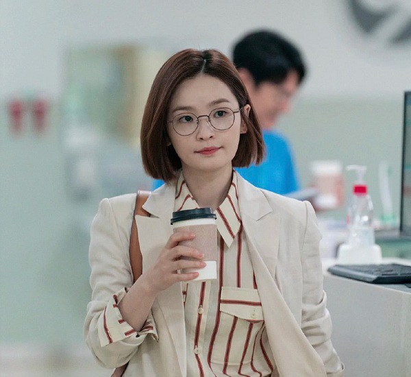 Thêm một sao Hàn mặc đồ đẹp mê trên màn ảnh, lấn lướt cả Son Ye Jin trong phim mới - 2