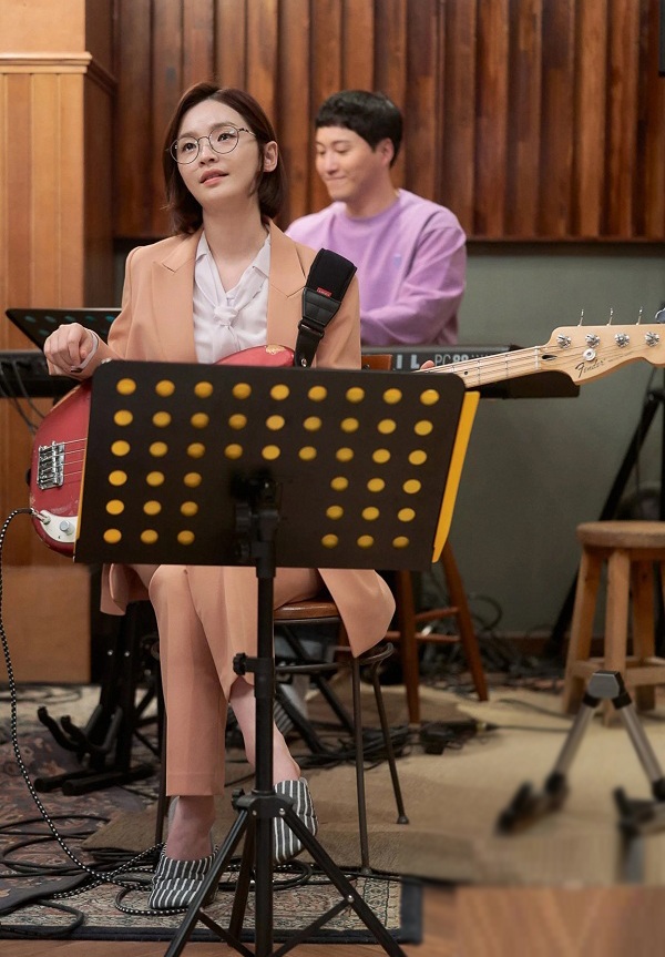 Thêm một sao Hàn mặc đồ đẹp mê trên màn ảnh, lấn lướt cả Son Ye Jin trong phim mới - 1