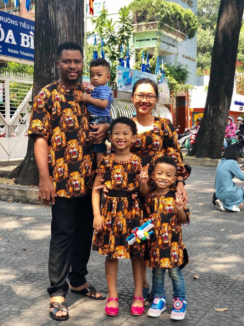 Cô gái Việt lấy chồng châu Phi, lúc mới sinh con ngỡ ngàng 4 đứa trẻ đều không giống bố - 11