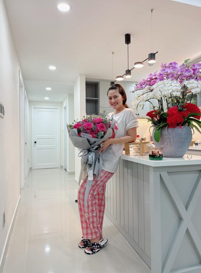 Hậu ly hôn 2 bà mẹ đơn thân VBiz vừa đẹp vừa giàu, không ngại mua nhà tiền tỷ - 8