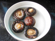 Bếp Eva - Ngâm nấm hương đừng chỉ dùng nước, thêm nguyên liệu này vài phút nở mềm ngay