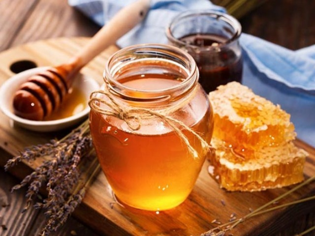 Không nên uống mật ong khi nào? Những người này nên tránh uống mật ong