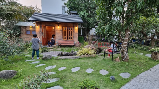 Xuân Bắc và các thành viên trong nhà họp gia đình giữa lúc phải cách ly.