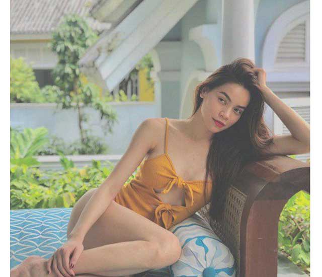 Nữ hoàng giải trí còn được khen ngợi khi kết hợp nhiều mẫu áo tắm rất đa dạng.