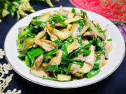 Bếp Eva - Chỉ là 2 loại rau nhưng xào chung với nhau lại siêu bổ, khỏe gan, tráng dương