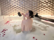 Làm đẹp - Không mặc áo ngực, một Hoa hậu bán nude khoe lưng trần khiến dân tình u mê