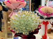 Tiêu dùng - Đại gia Cần Thơ chi hơn 7 tỷ đồng làm bó hoa 100 lượng vàng để tặng vợ