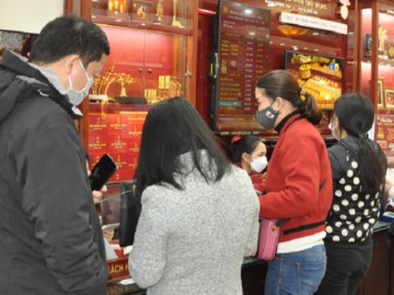 Bán vàng mua đất, nhà đầu tư than trời vì giá vàng tăng điên cuồng