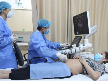 Mắc COVID-19 khi mang thai liệu em bé trong bụng khi chào đời có bị ảnh hưởng?