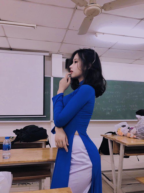 A female student who works as a receptionist at a school, wearing a long dress that shows off her curves attracts all eyes - 4