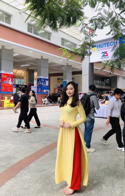 A female student who works as a receptionist at a school, wearing a long dress that shows off her curves attracts all eyes - 3