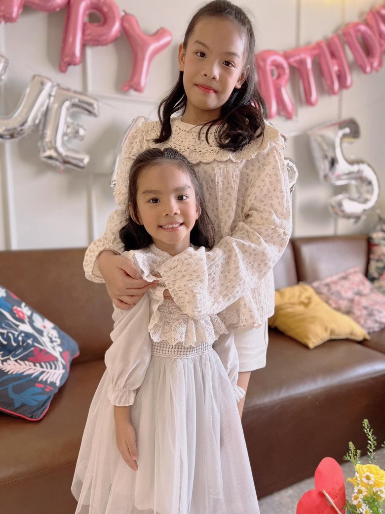 Quang Huy tới nhà Phạm Quỳnh Anh mừng sinh nhật con gái, cả hai ngồi cạnh nhau chăm con - 6