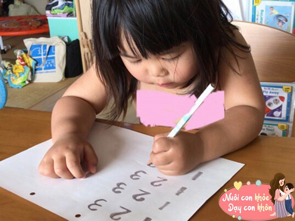 Trẻ sử dụng tay trái sẽ khiến các dây thần kinh não bộ nhận được kích thích mới, các tế bào sẽ phát triển nhanh chóng, từ đó mở rộng dung lượng não bộ và cải thiện trí nhớ. 