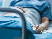 Sức khỏe - Người đàn ông ở Hà Nội phải lọc máu khẩn cấp do nhầm lẫn dùng cồn sát khuẩn phòng COVID-19