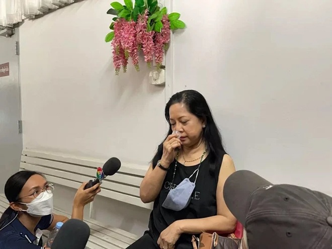 Bà Panida bị ngất xỉu ở sở cảnh sát.