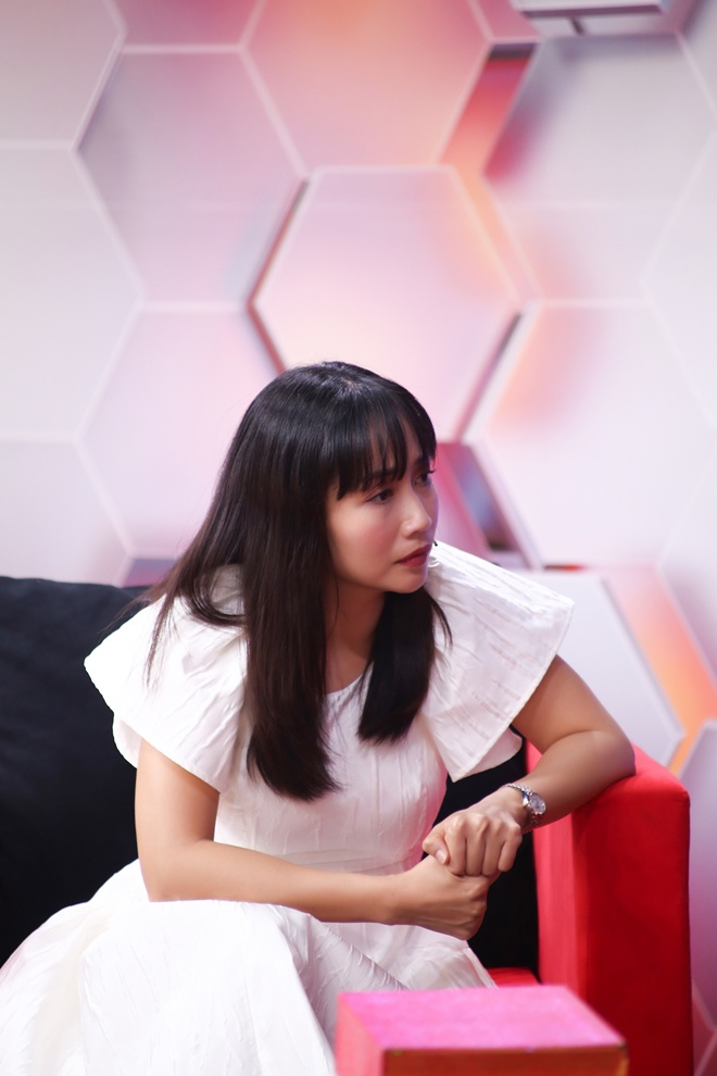 MC Ốc Thanh Vân khâm phục người phụ nữ mạnh mẽ chạy xe ôm nuôi 3 con.