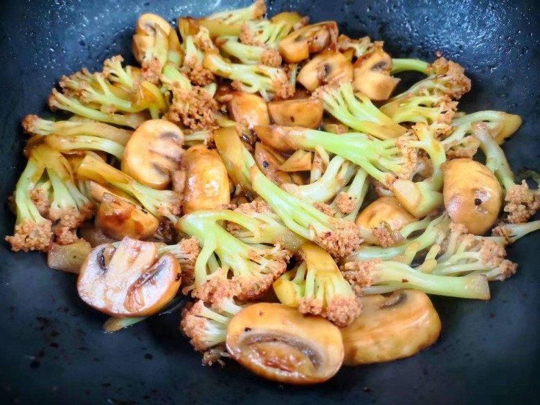 These 2 vegetables stir-fried together without meat are still delicious, especially healthy for the brain - 8