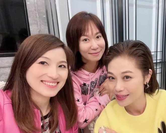 Trần Diệu Anh vẫn trẻ trung dù đã ở tuổi xế chiều.