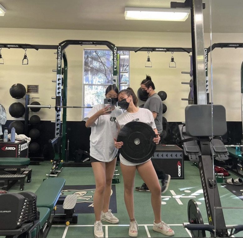 Princess Phuong Chanel goes to the gym in the US, wearing hidden pants and exposing the standard part - 4