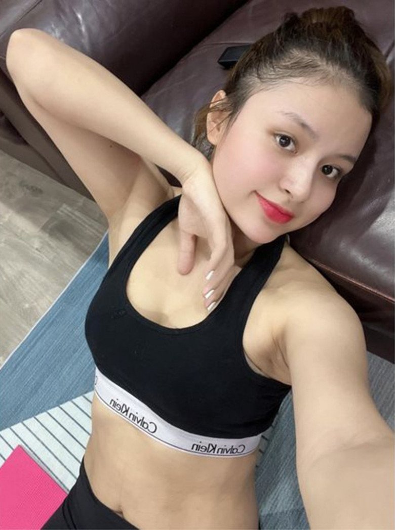 Marriage has been going on since the student days, now amp;#34;Nam Cao's wife"  dress late showing off her sexy boobs - 7