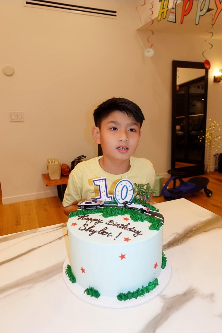 Nguyen Hong Nhung 10 years raising autistic son: The boy is now handsome and has made a lot of progress - 4